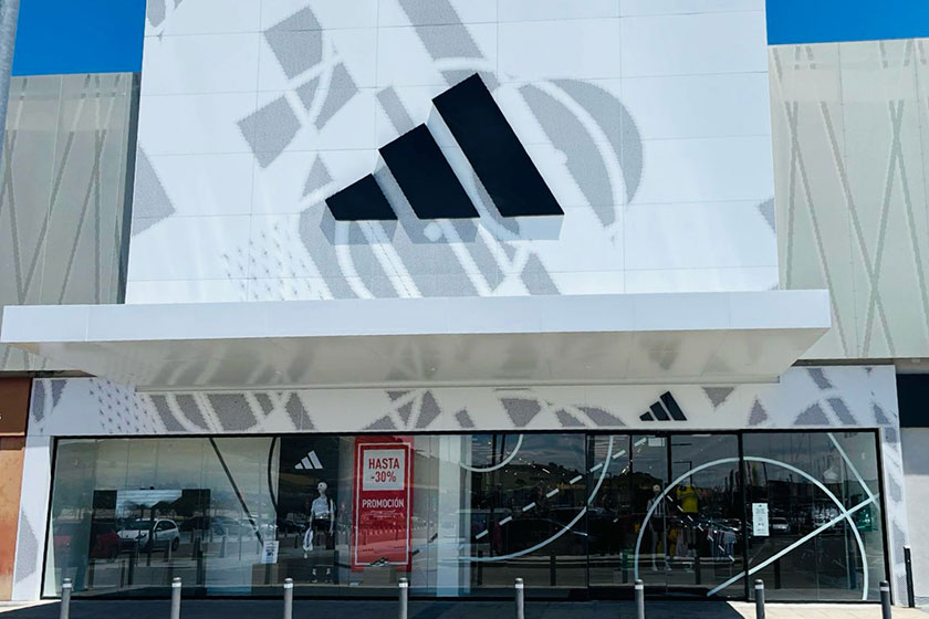 Escaparates de comercios y puertas automáticas